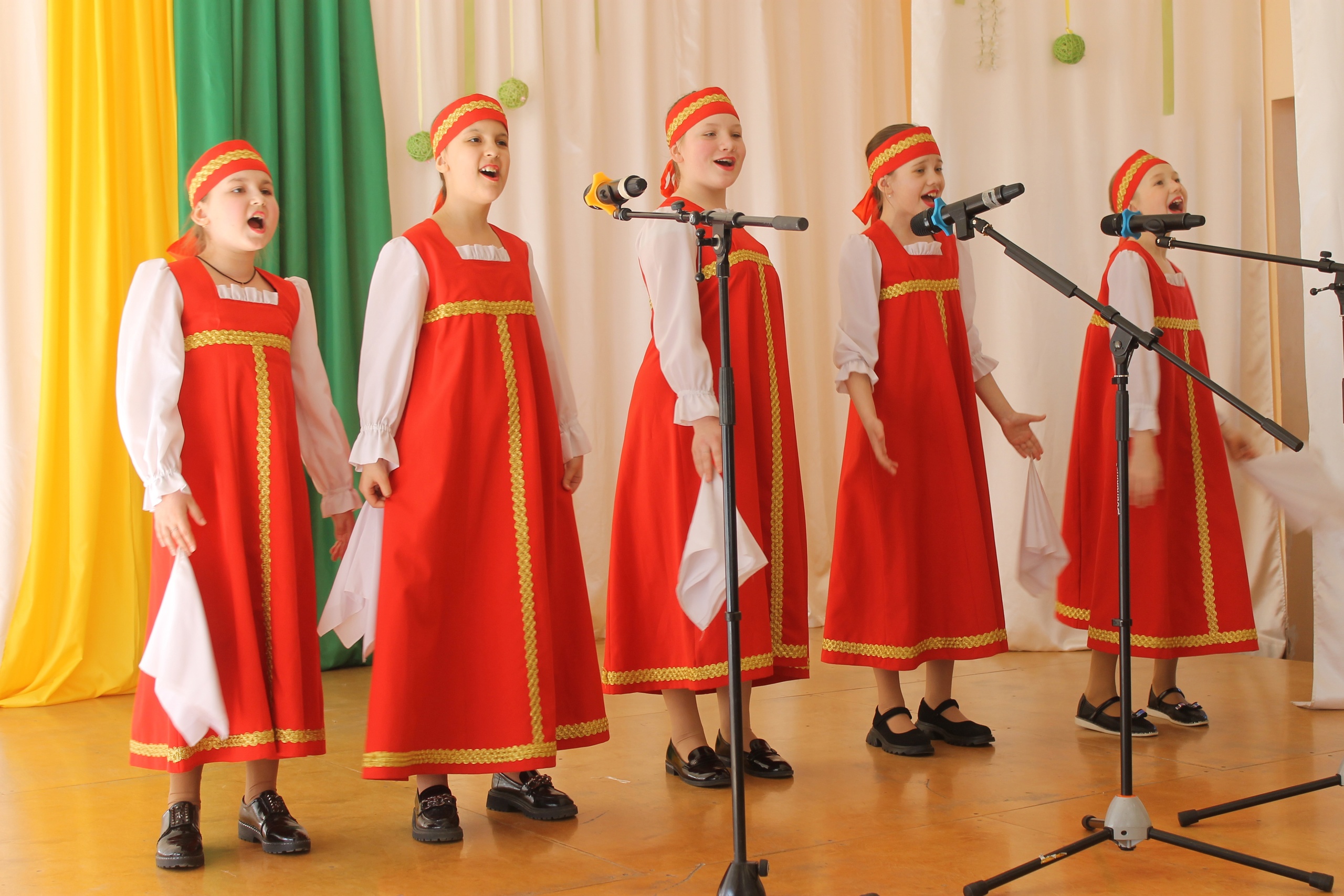 Народная песня (ансамбль народной песни «Горенка»)